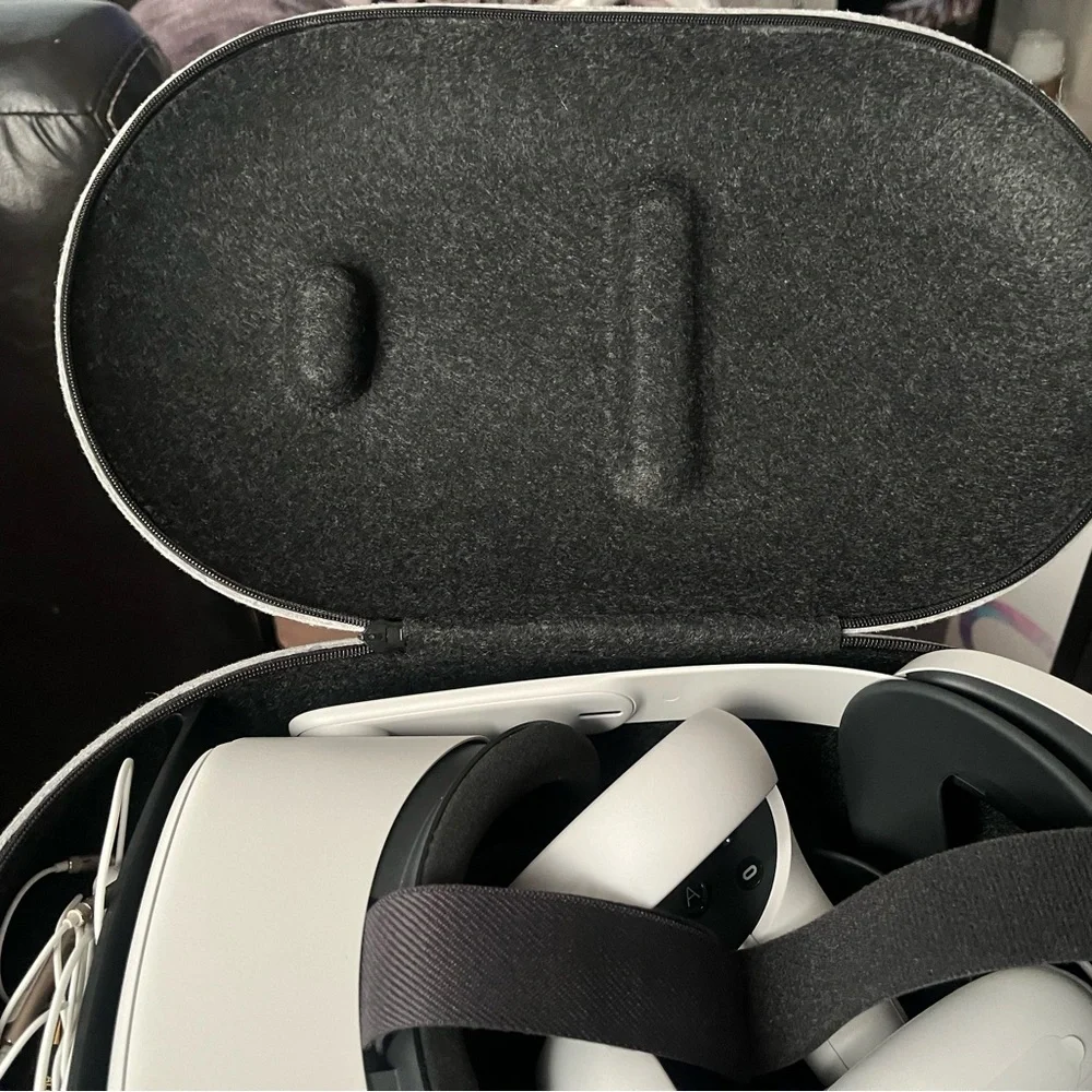 Meta quest 2 64gb with carry case and extended battery